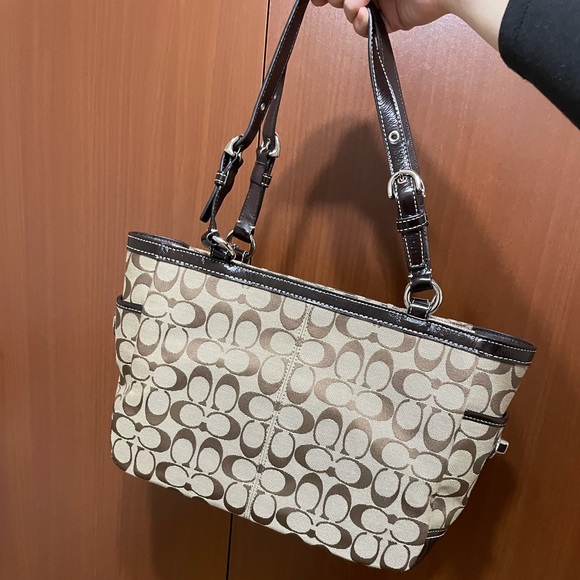 Coach Pleated Signature East/West Gallery Tote (excellent condition) - Picture 3 of 5